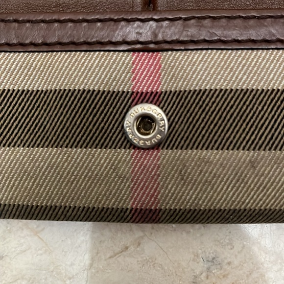 Burberry Wallet with original box and dust bag. - Picture 16 of 16